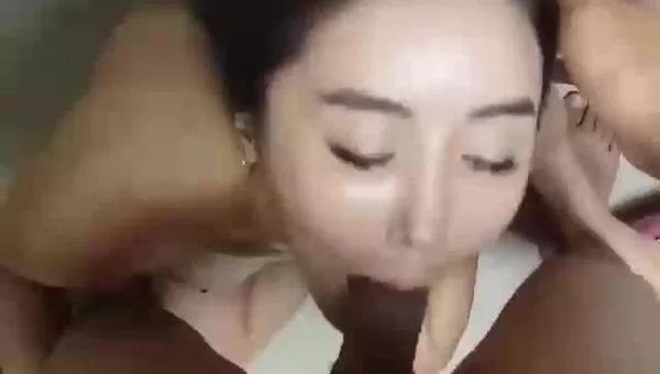 美女就喜欢上下被塞满的感觉